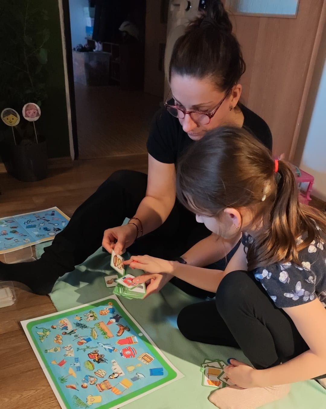 Prvňák procvičuje čtení pomocí výukové hry